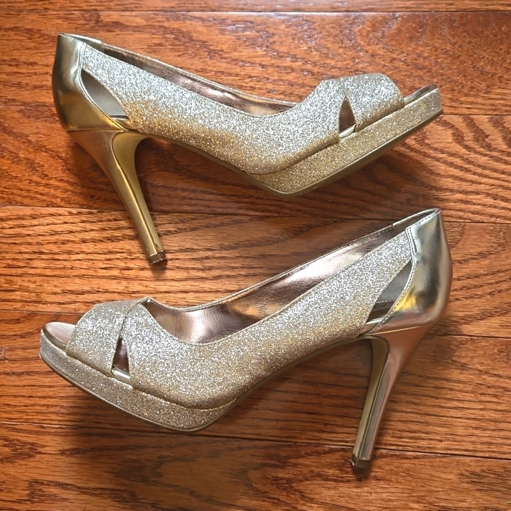 A Pair of Size 9 Alfani Pale Gold Glitter 3.5 in heels